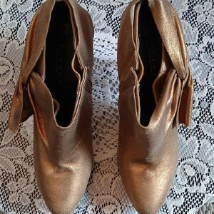Elegant Gold Women's Booties Laundry